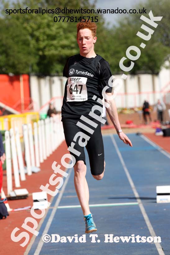 Mens under-20s triple jump. North Eastern Track and Field Champs, Gateshead Stadium. Photo: David T. Hewitson/Sports for All Pics